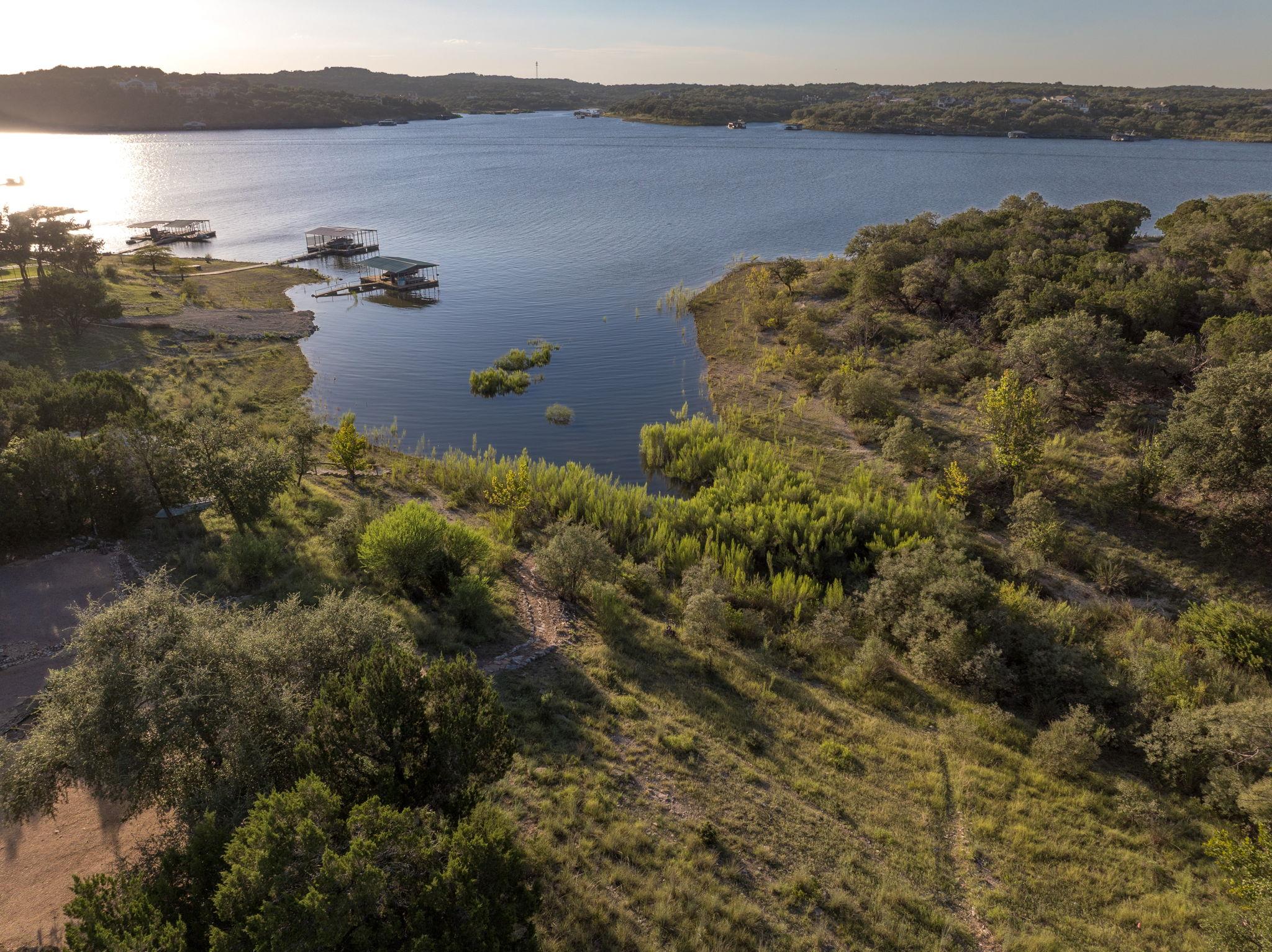 160 Lakefront Dr, Point Venture, TX 78645