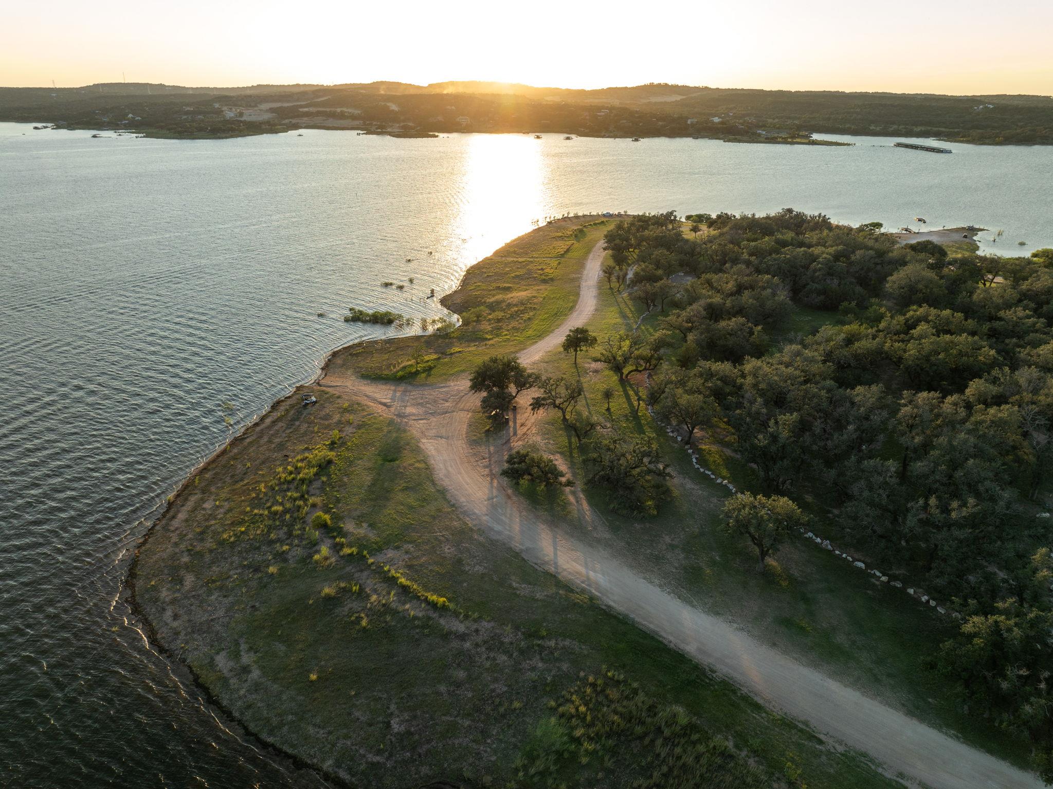 160 Lakefront Dr, Point Venture, TX 78645