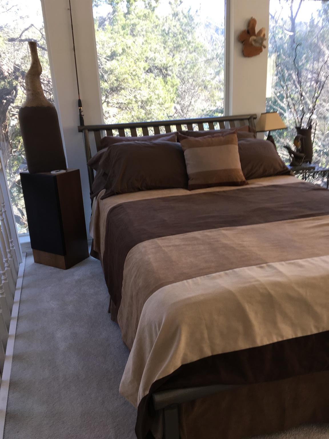 10903 Lakeside Dr, Jonestown, TX 78645