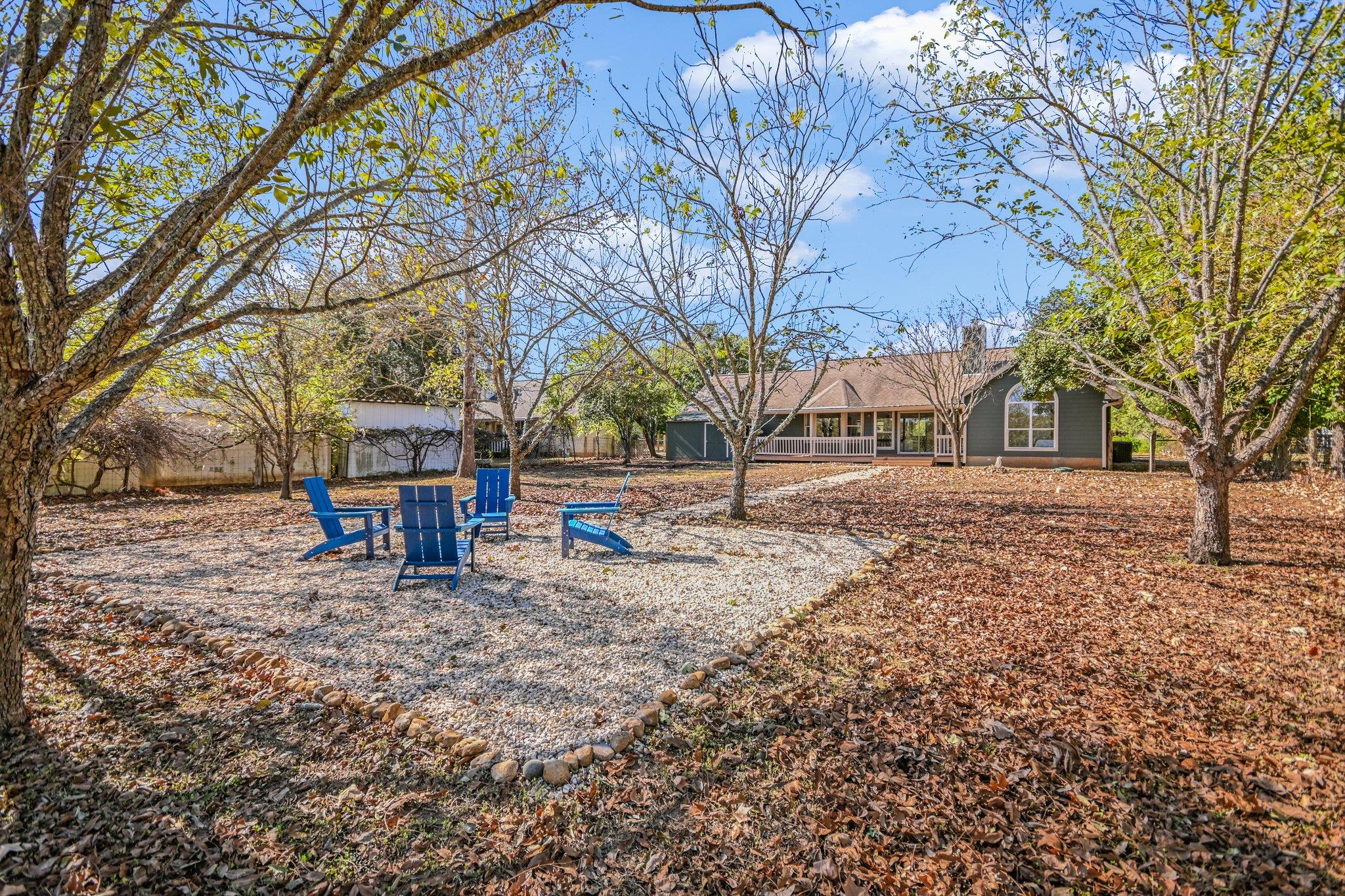 302 Valley Dr, Wimberley, TX 78676