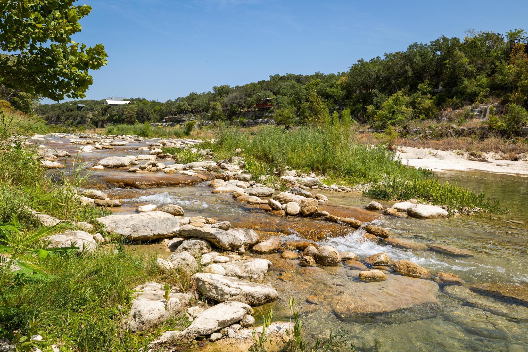 302 Valley Dr, Wimberley, TX 78676