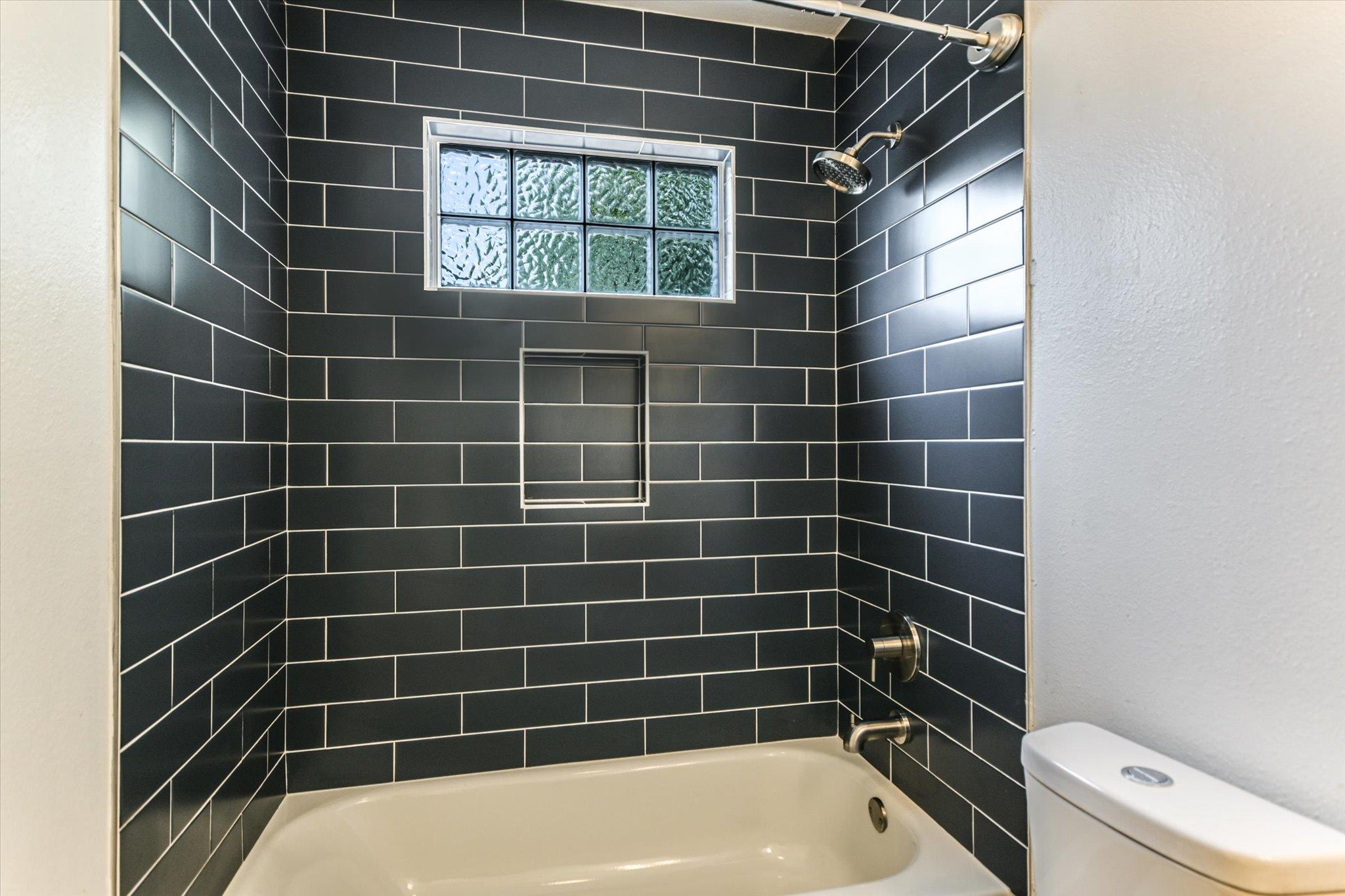 302 Valley Dr, Wimberley, TX 78676