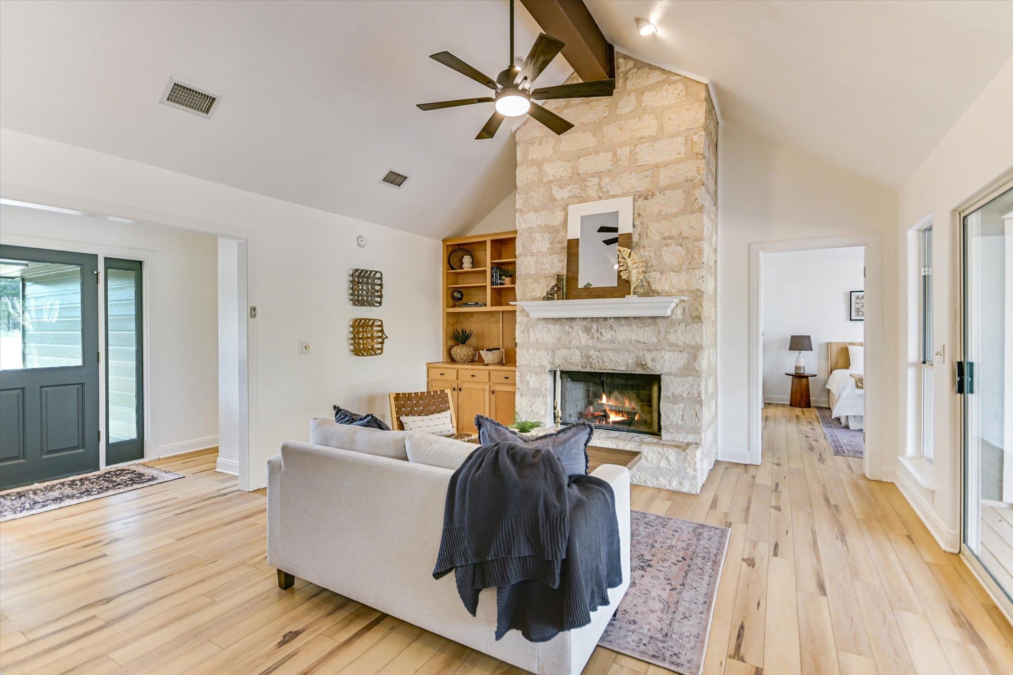 302 Valley Dr, Wimberley, TX 78676