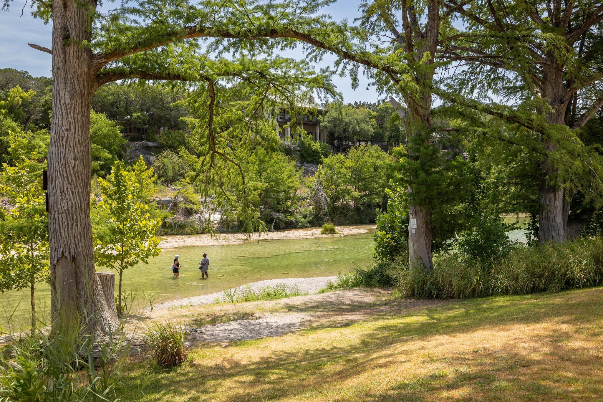 302 Valley Dr, Wimberley, TX 78676