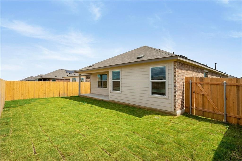 325 ESCONDIDO Cir, San Marcos, TX 78666