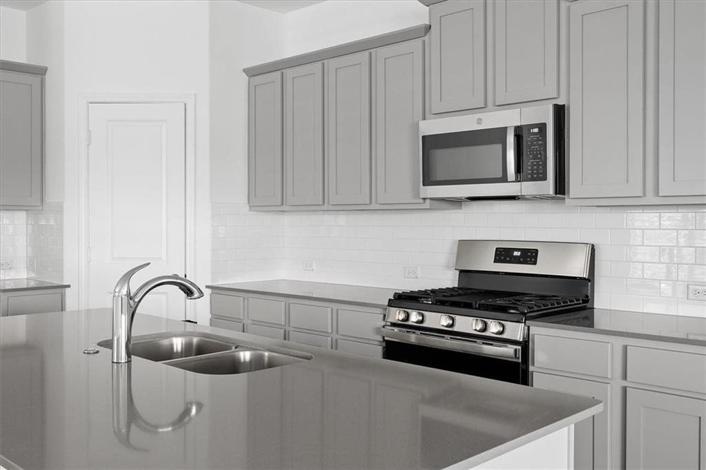 325 ESCONDIDO Cir, San Marcos, TX 78666