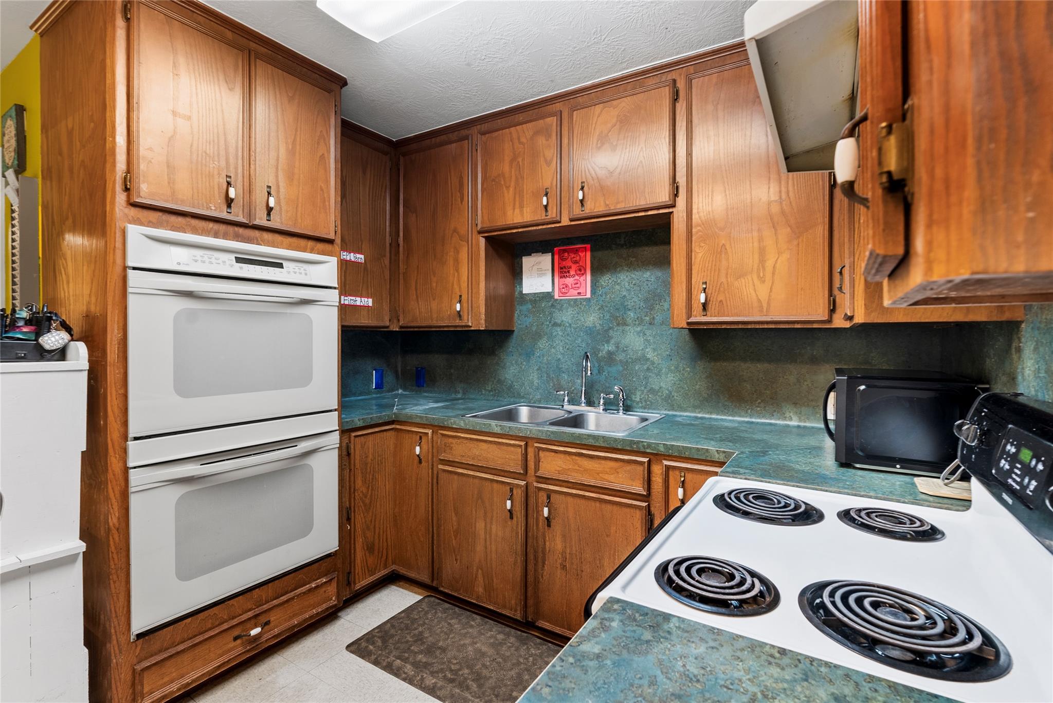 989 Old McDade Rd, Elgin, TX 78621