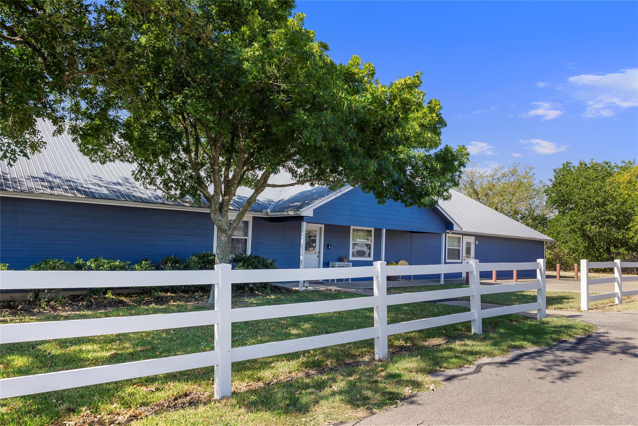 989 Old McDade Rd, Elgin, TX 78621