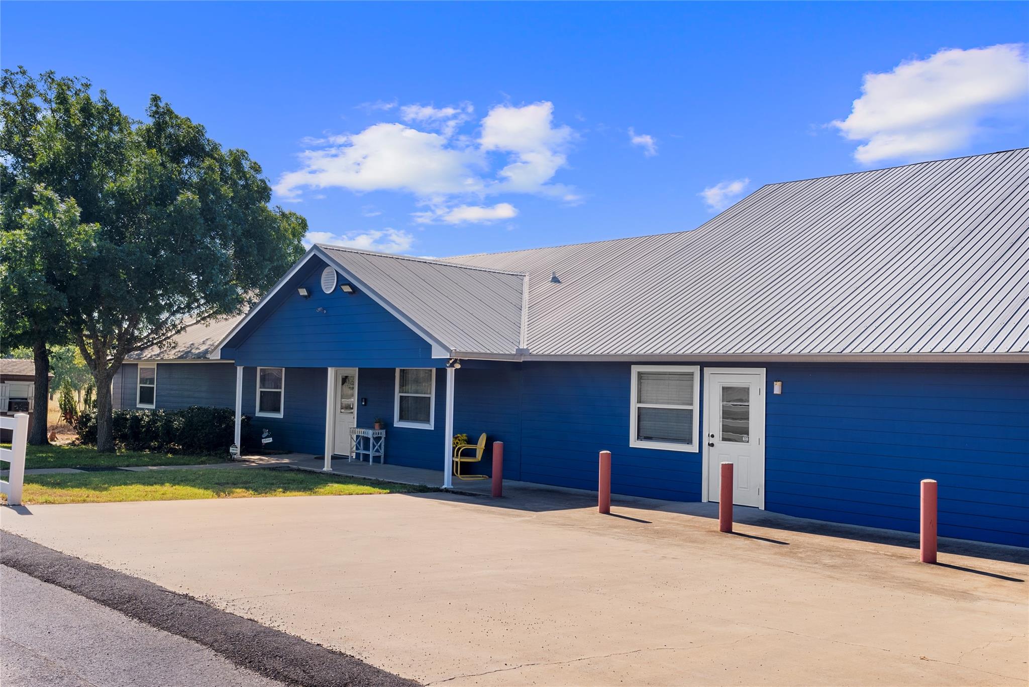 989 Old McDade Rd, Elgin, TX 78621