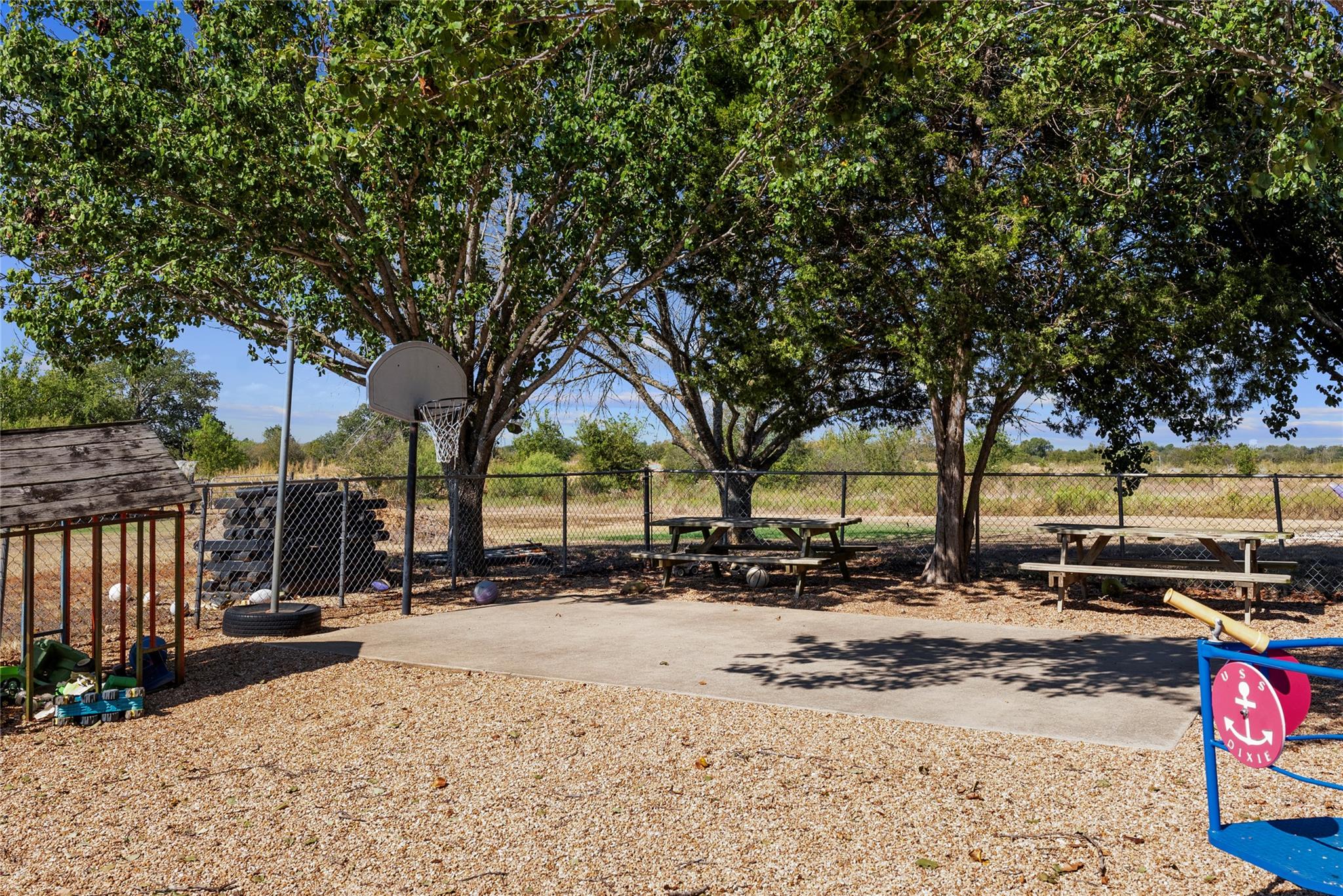 989 Old McDade Rd, Elgin, TX 78621