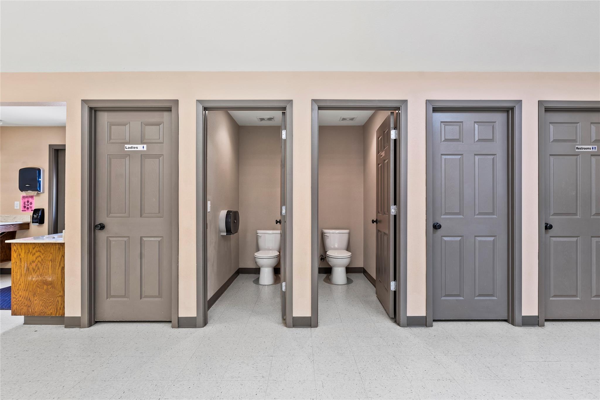 989 Old McDade Rd, Elgin, TX 78621