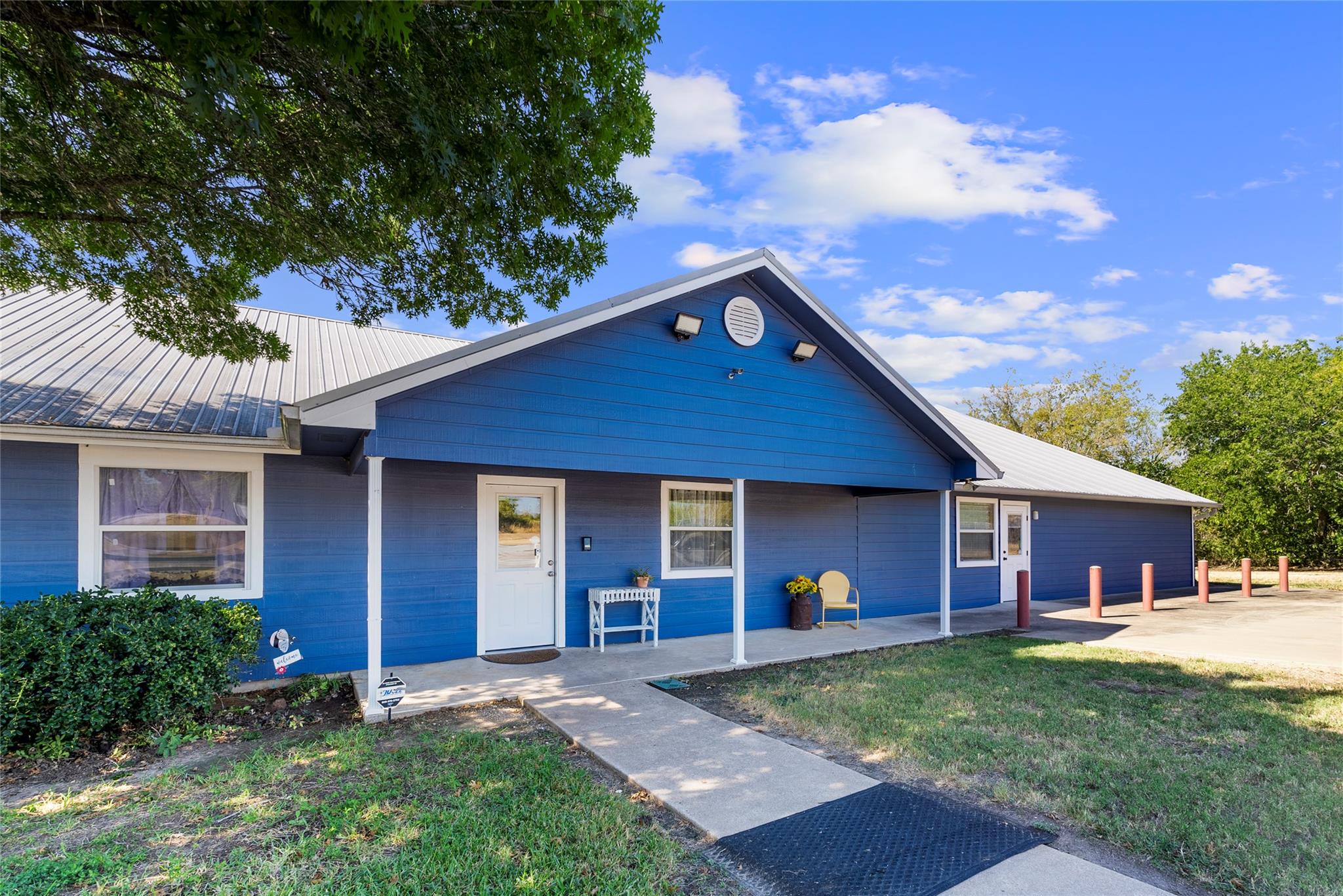 989 Old McDade Rd, Elgin, TX 78621