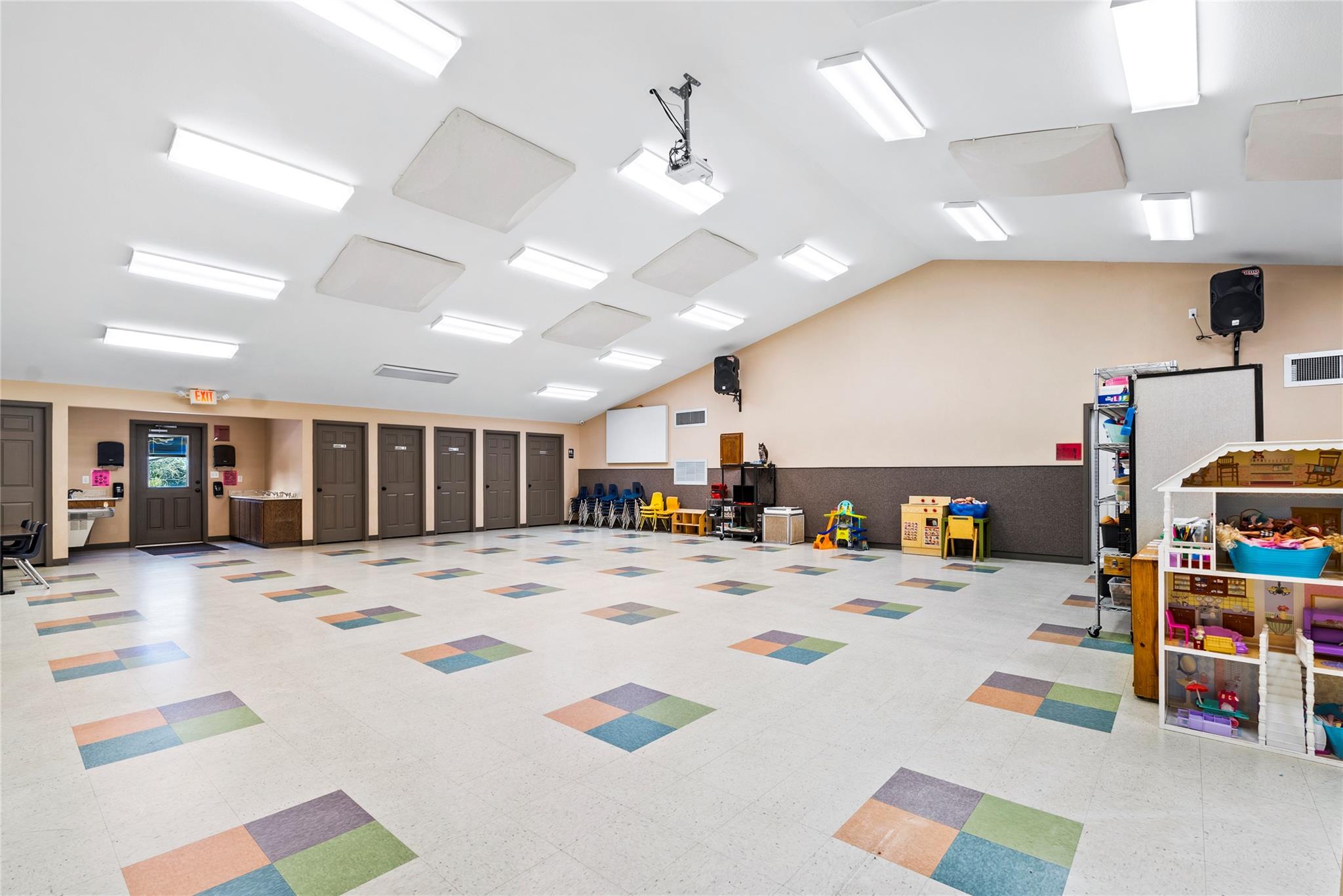 989 Old McDade Rd, Elgin, TX 78621