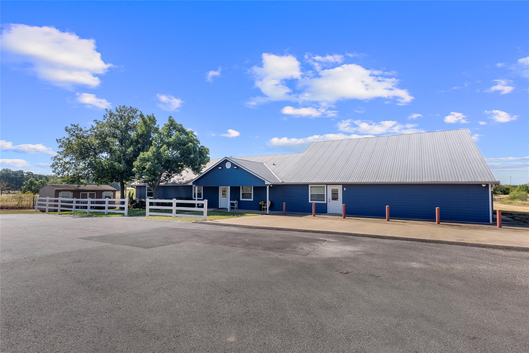 989 Old McDade Rd, Elgin, TX 78621