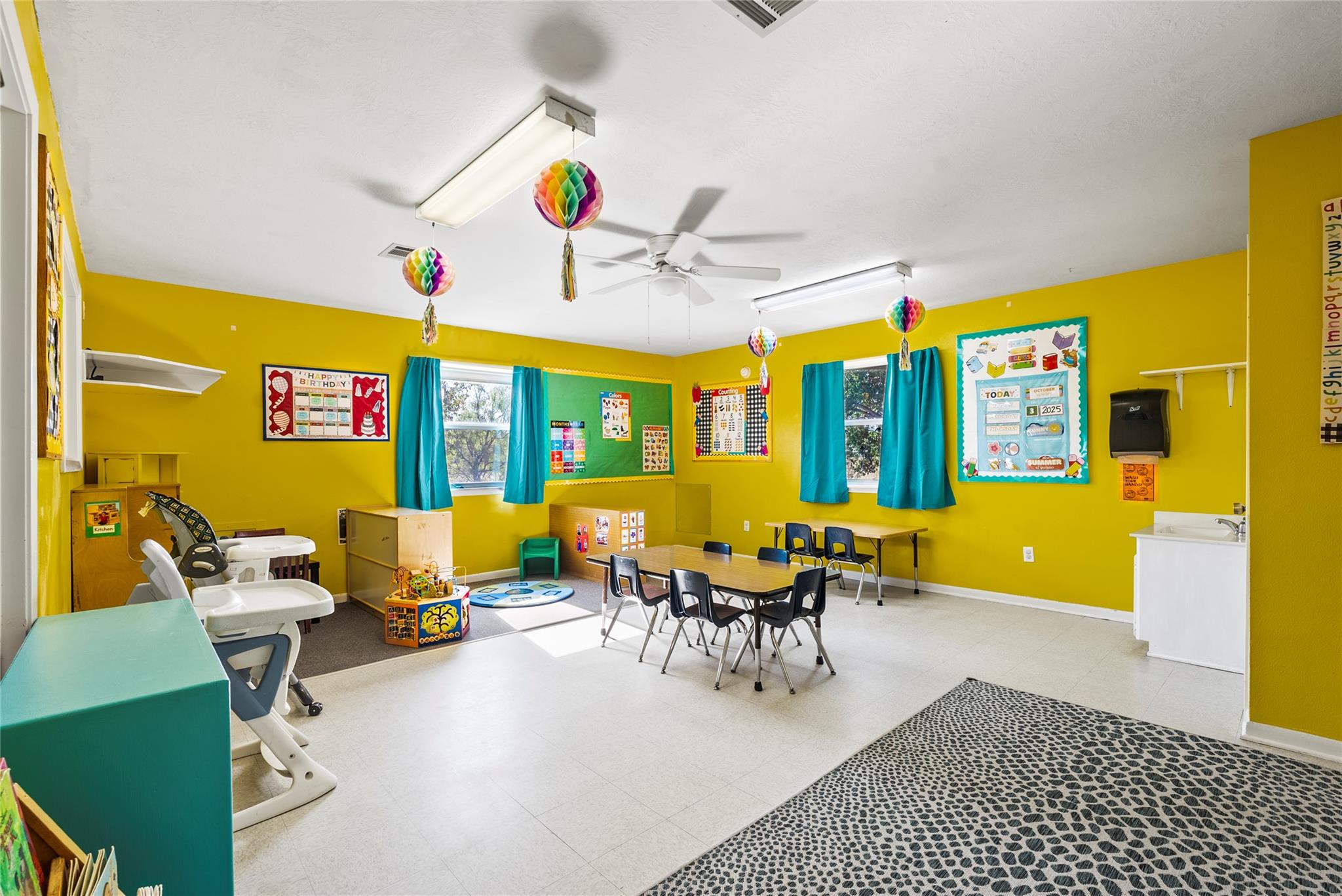 989 Old McDade Rd, Elgin, TX 78621