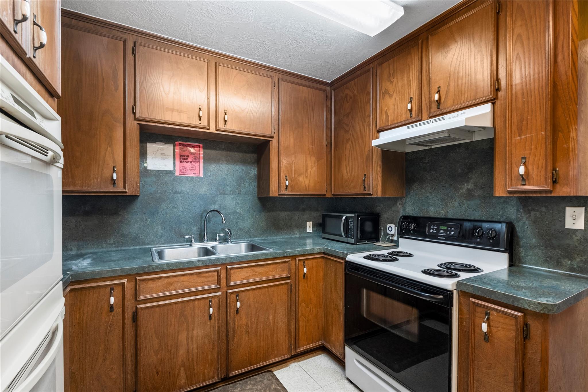 989 Old McDade Rd, Elgin, TX 78621