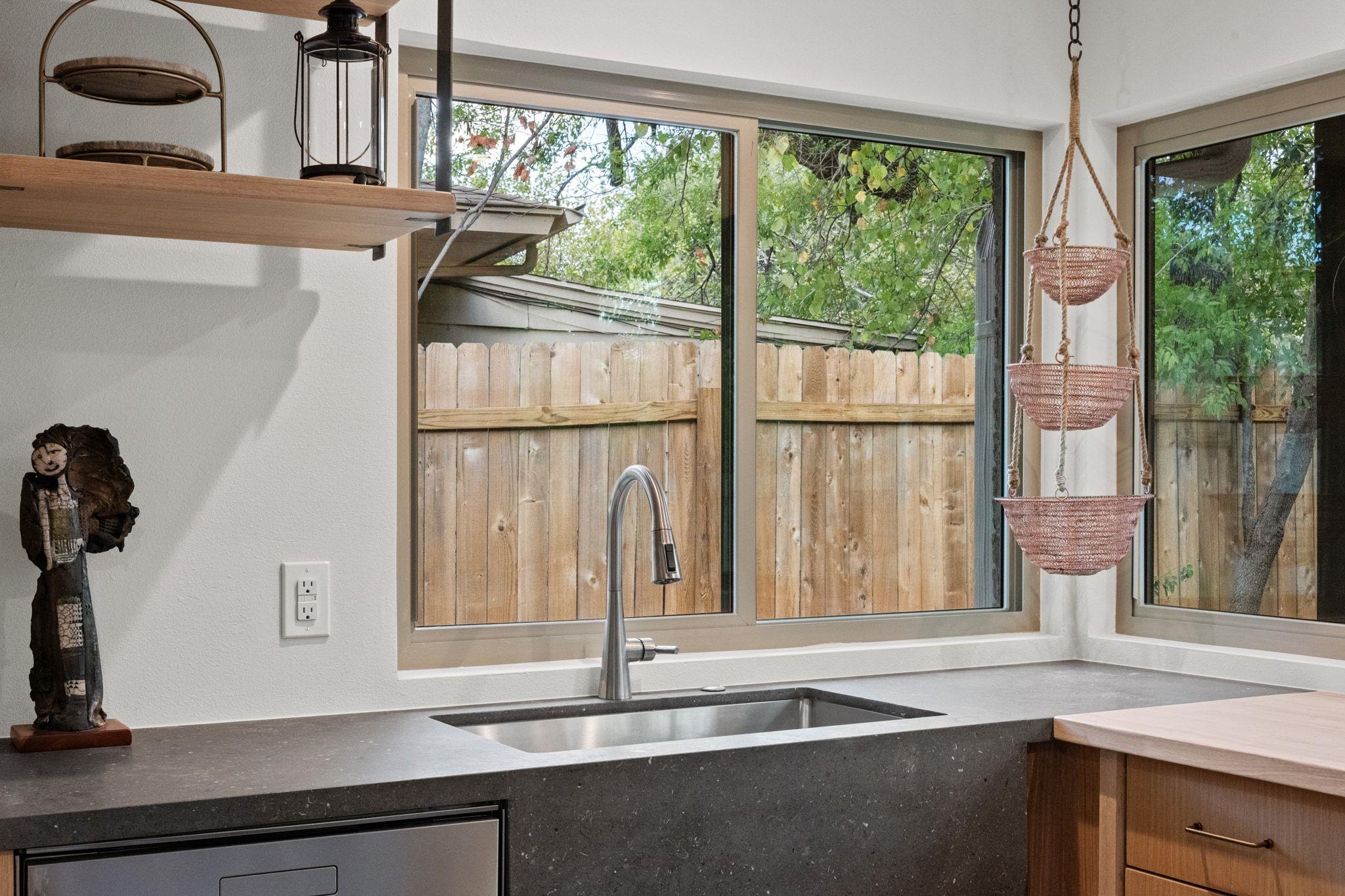 1400 Cripple Creek Dr, Austin, TX 78758