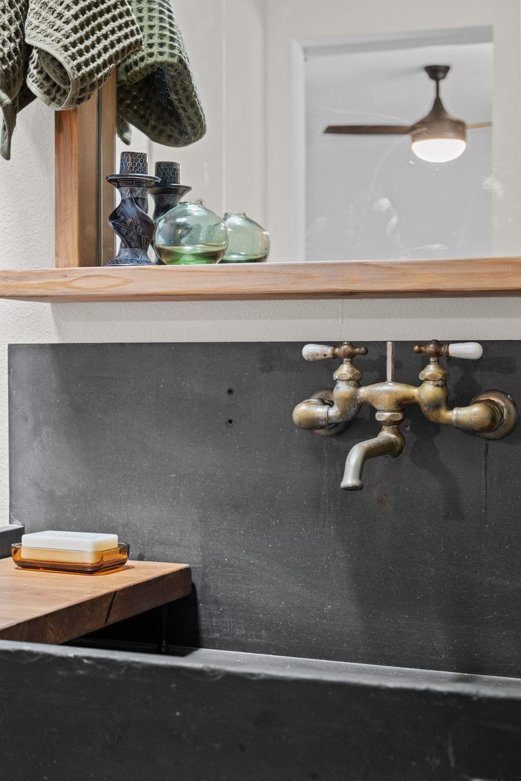 1400 Cripple Creek Dr, Austin, TX 78758