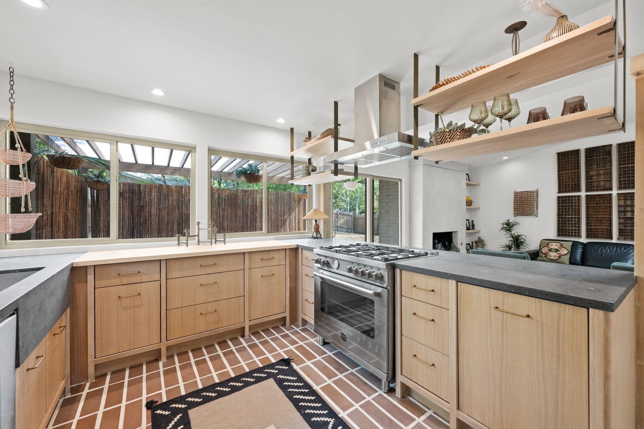 1400 Cripple Creek Dr, Austin, TX 78758