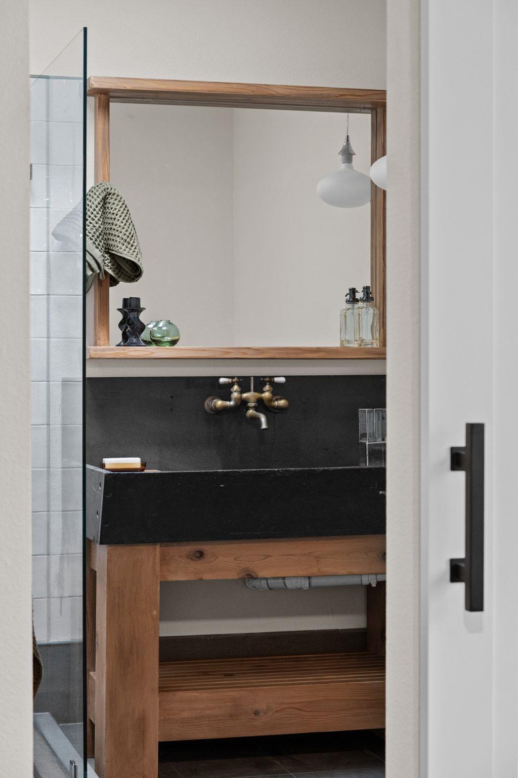 1400 Cripple Creek Dr, Austin, TX 78758