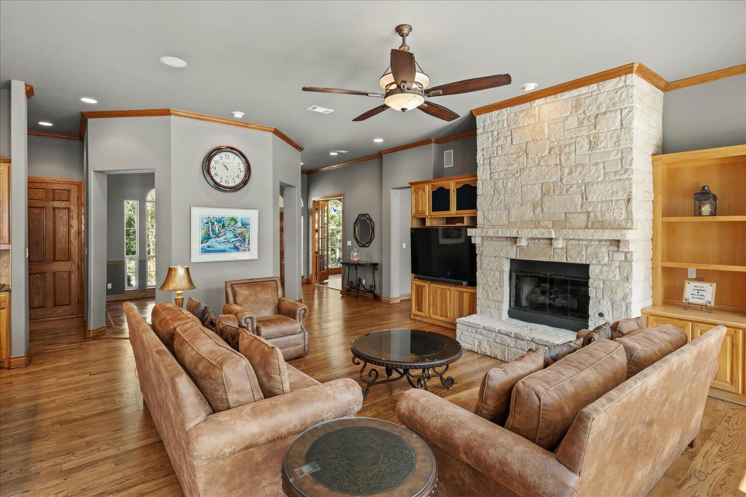 321 Arbors Cir, Elgin, TX 78621