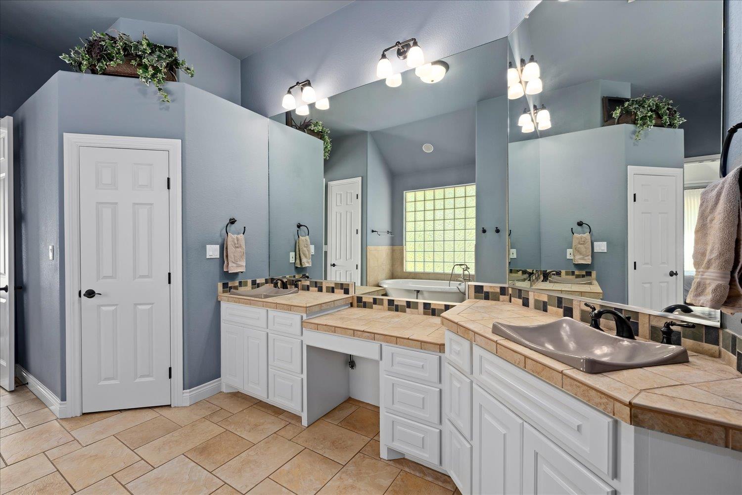 321 Arbors Cir, Elgin, TX 78621