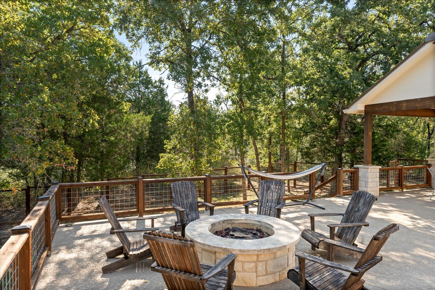 321 Arbors Cir, Elgin, TX 78621