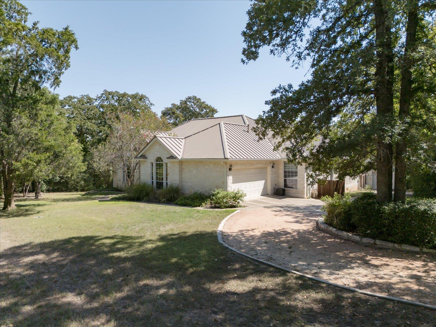 321 Arbors Cir, Elgin, TX 78621