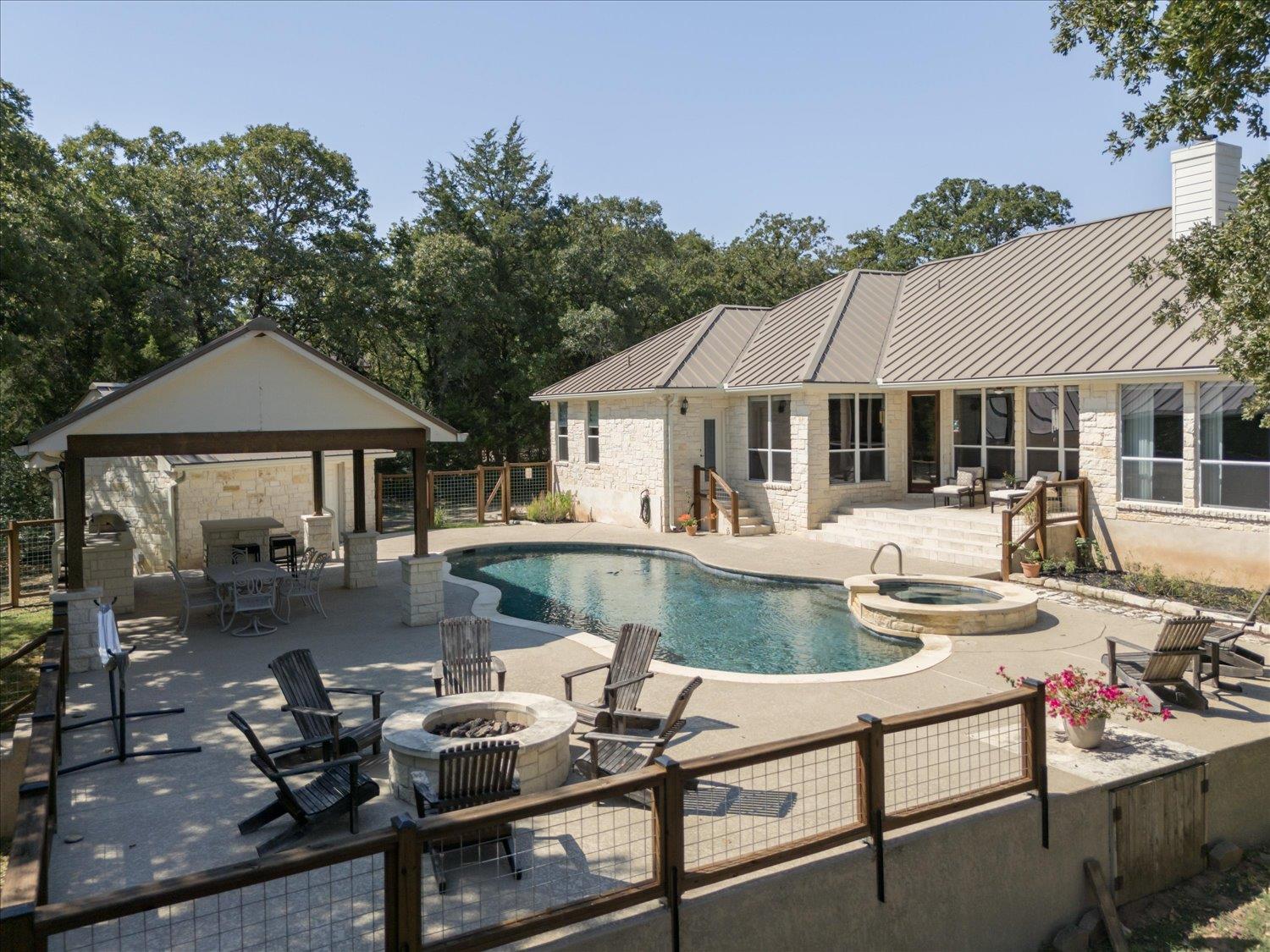 321 Arbors Cir, Elgin, TX 78621