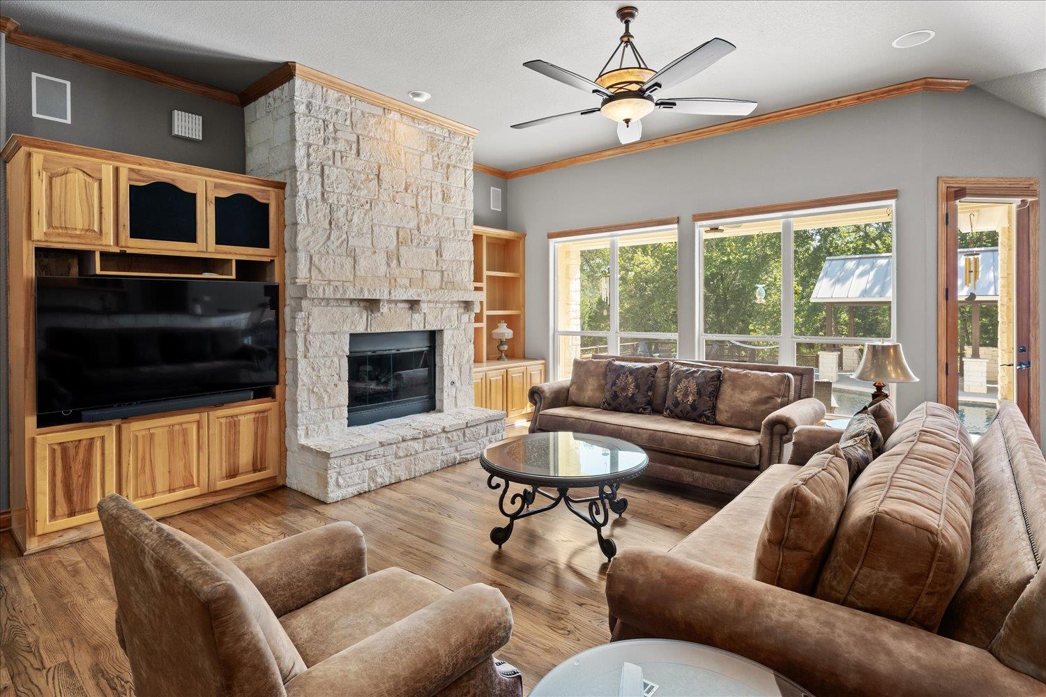 321 Arbors Cir, Elgin, TX 78621