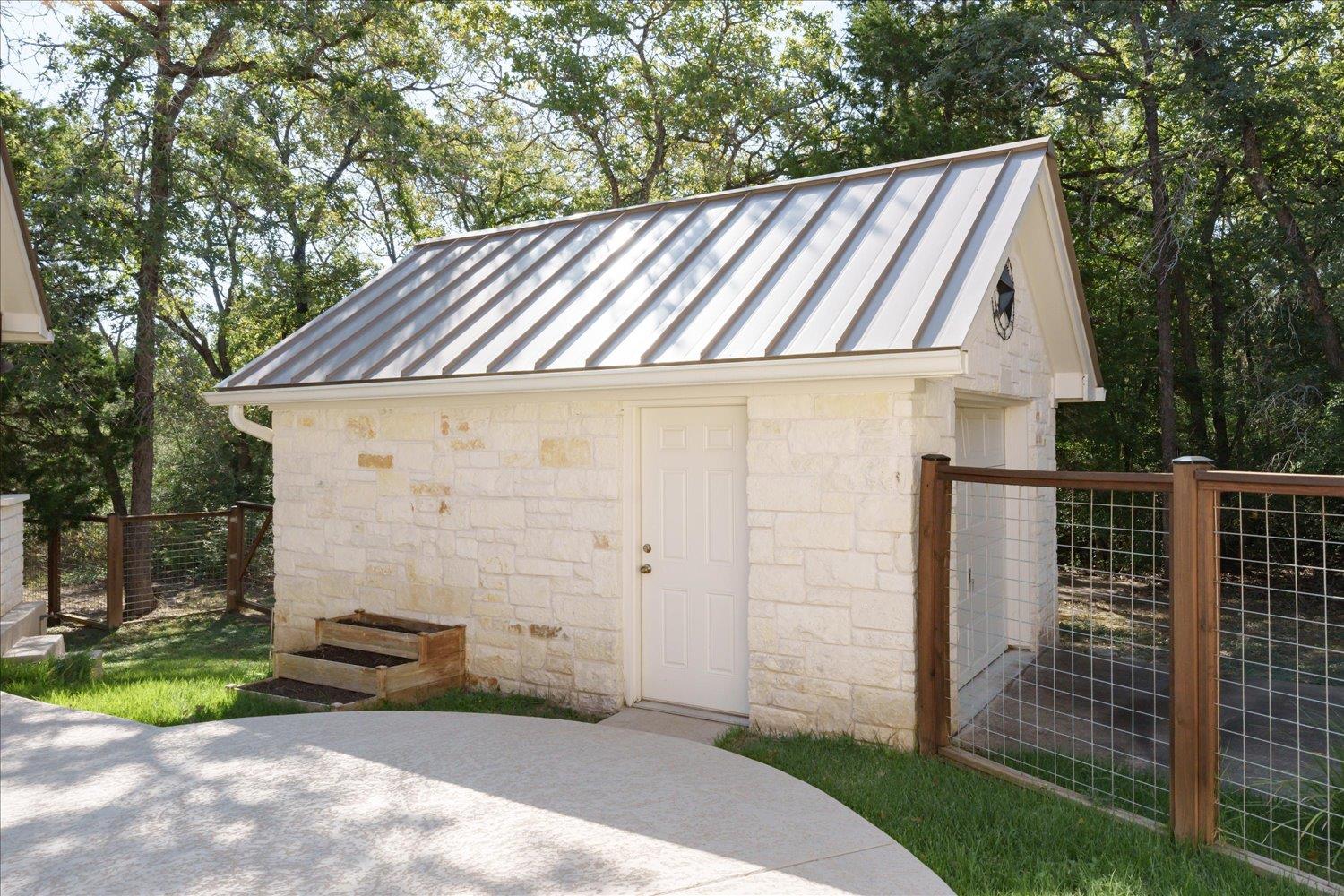 321 Arbors Cir, Elgin, TX 78621