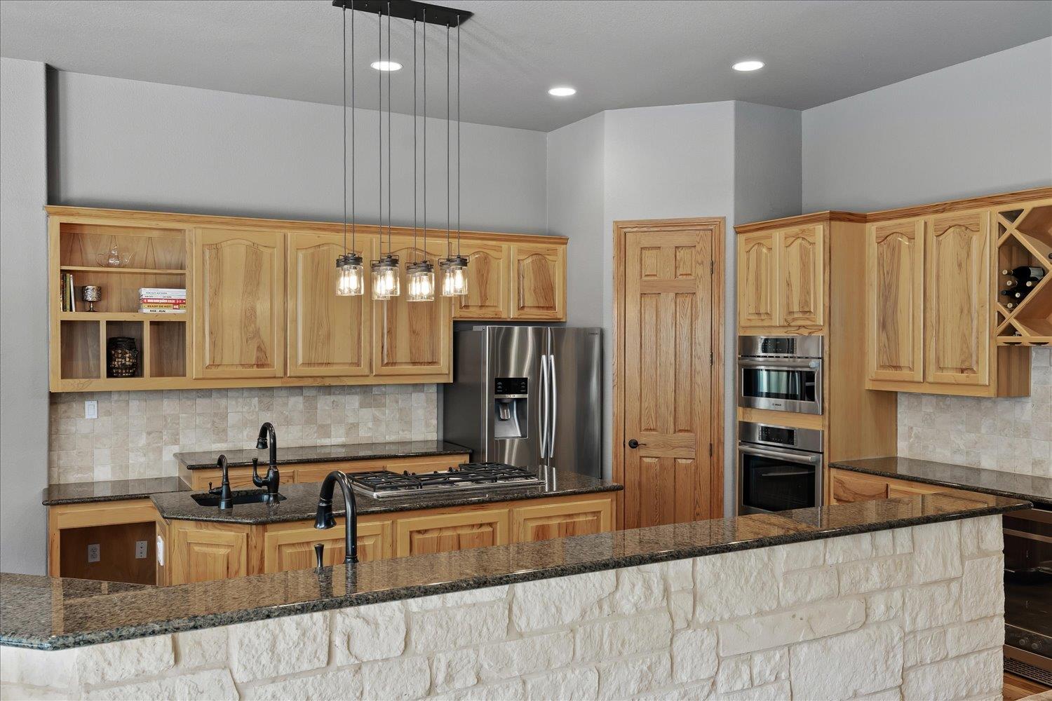 321 Arbors Cir, Elgin, TX 78621