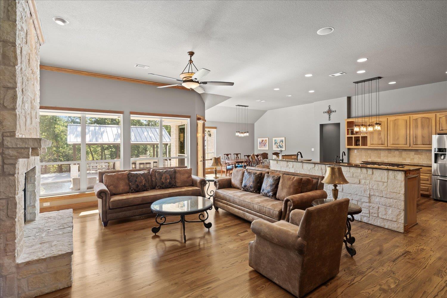 321 Arbors Cir, Elgin, TX 78621