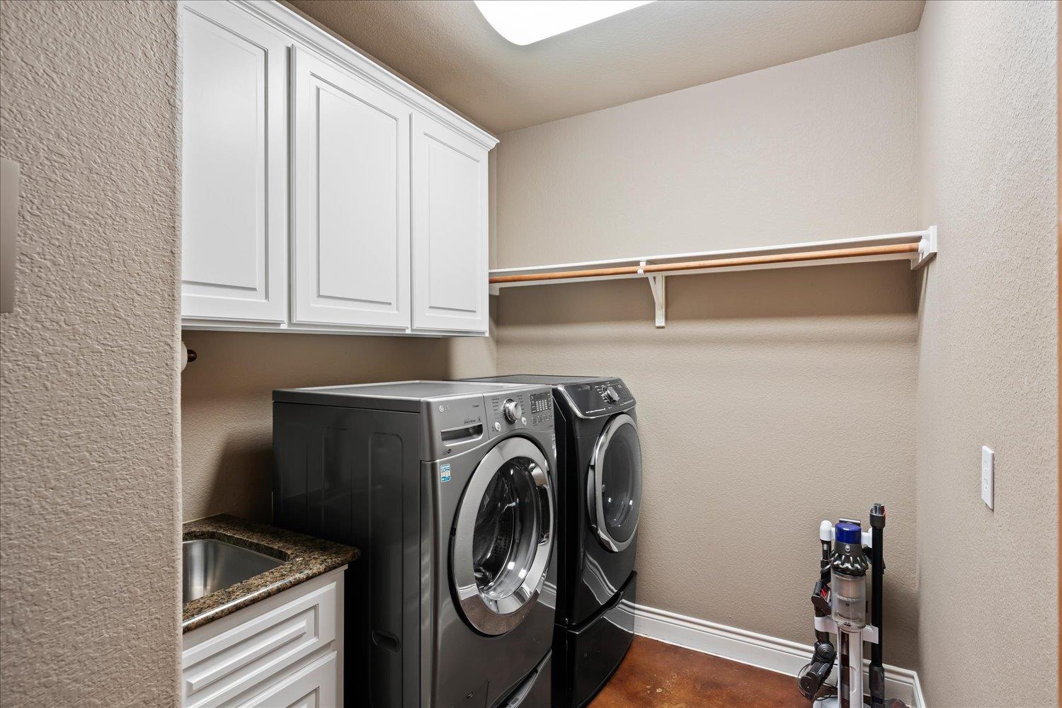 321 Arbors Cir, Elgin, TX 78621