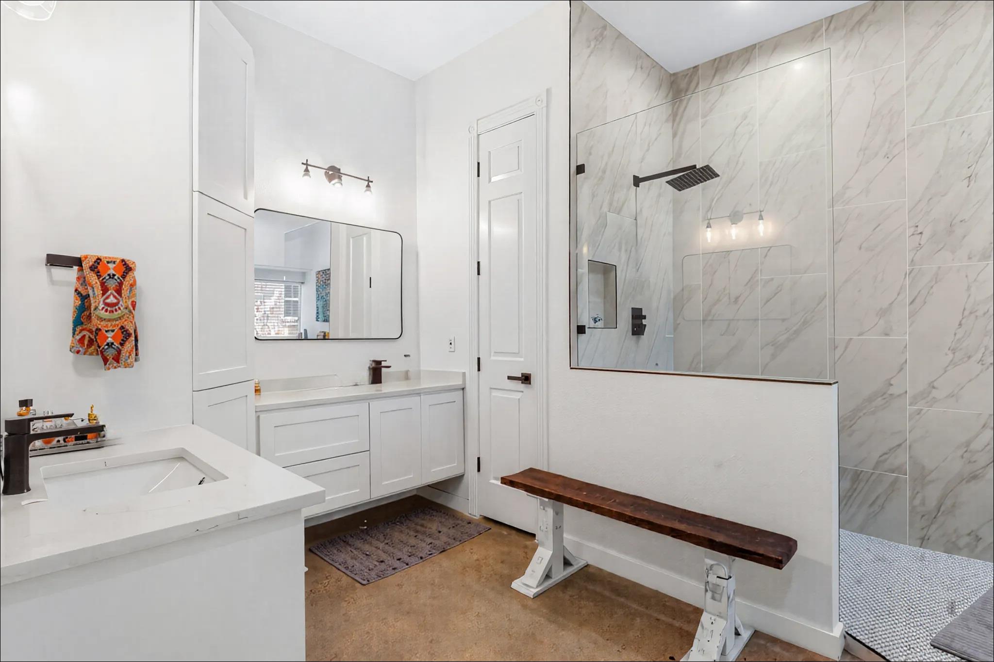 511 Duck Lake Dr, Lakeway, TX 78734