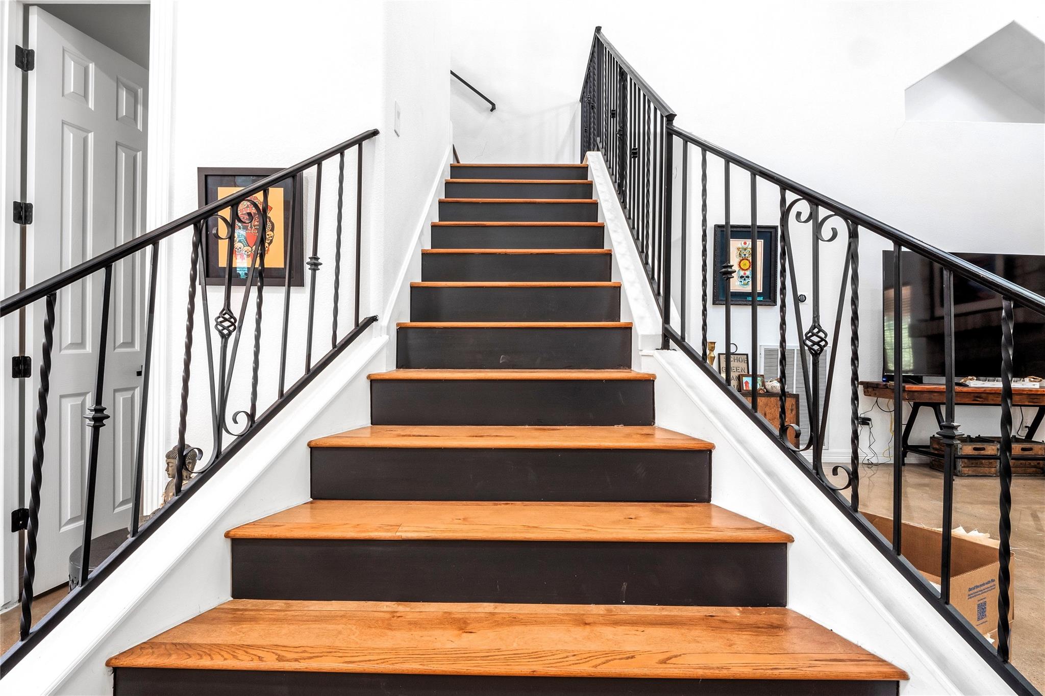 511 Duck Lake Dr, Lakeway, TX 78734