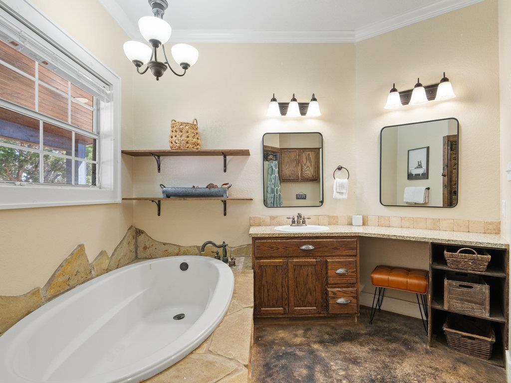 811 County Road 130 Rd, Burnet, TX 78611