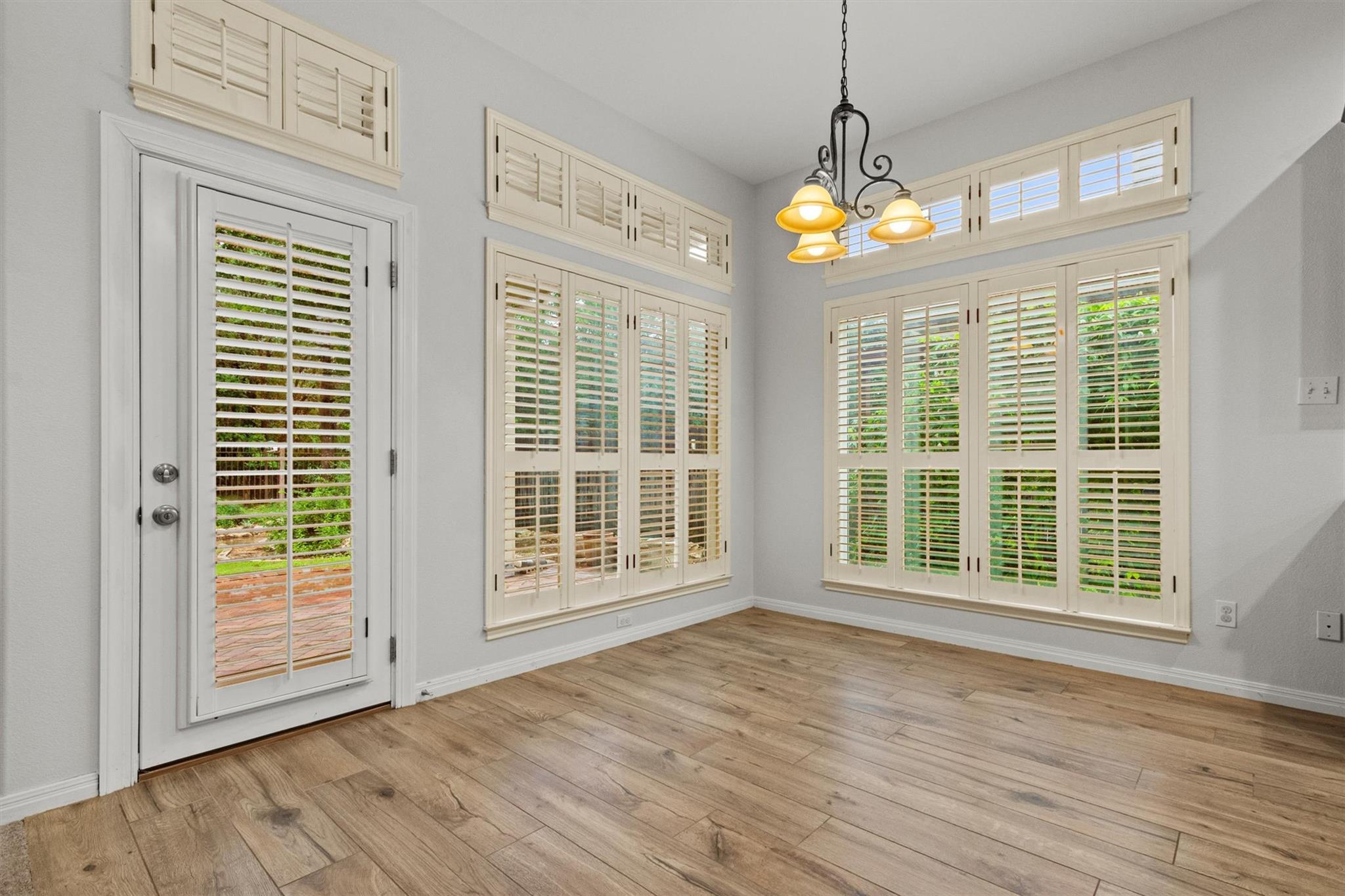 3820 Lagoona Dr, Round Rock, TX 78681