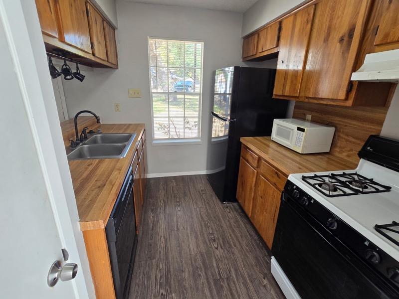 12005 Arrowwood Dr # B, Austin, TX 78727