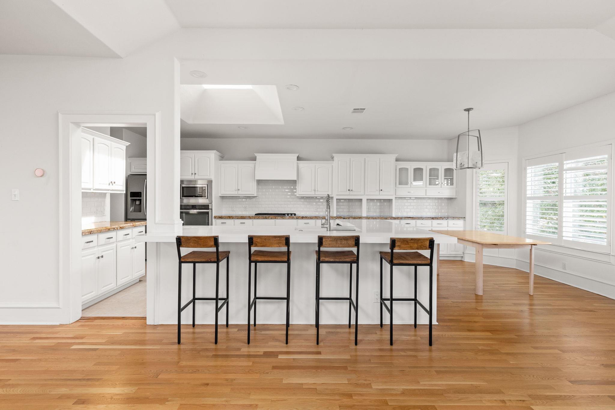 1228 Challenger, Lakeway, TX 78734