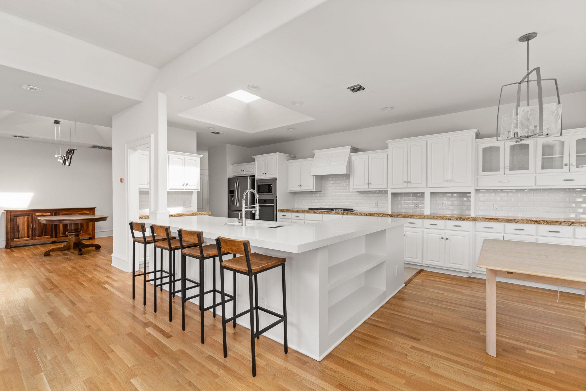 1228 Challenger, Lakeway, TX 78734