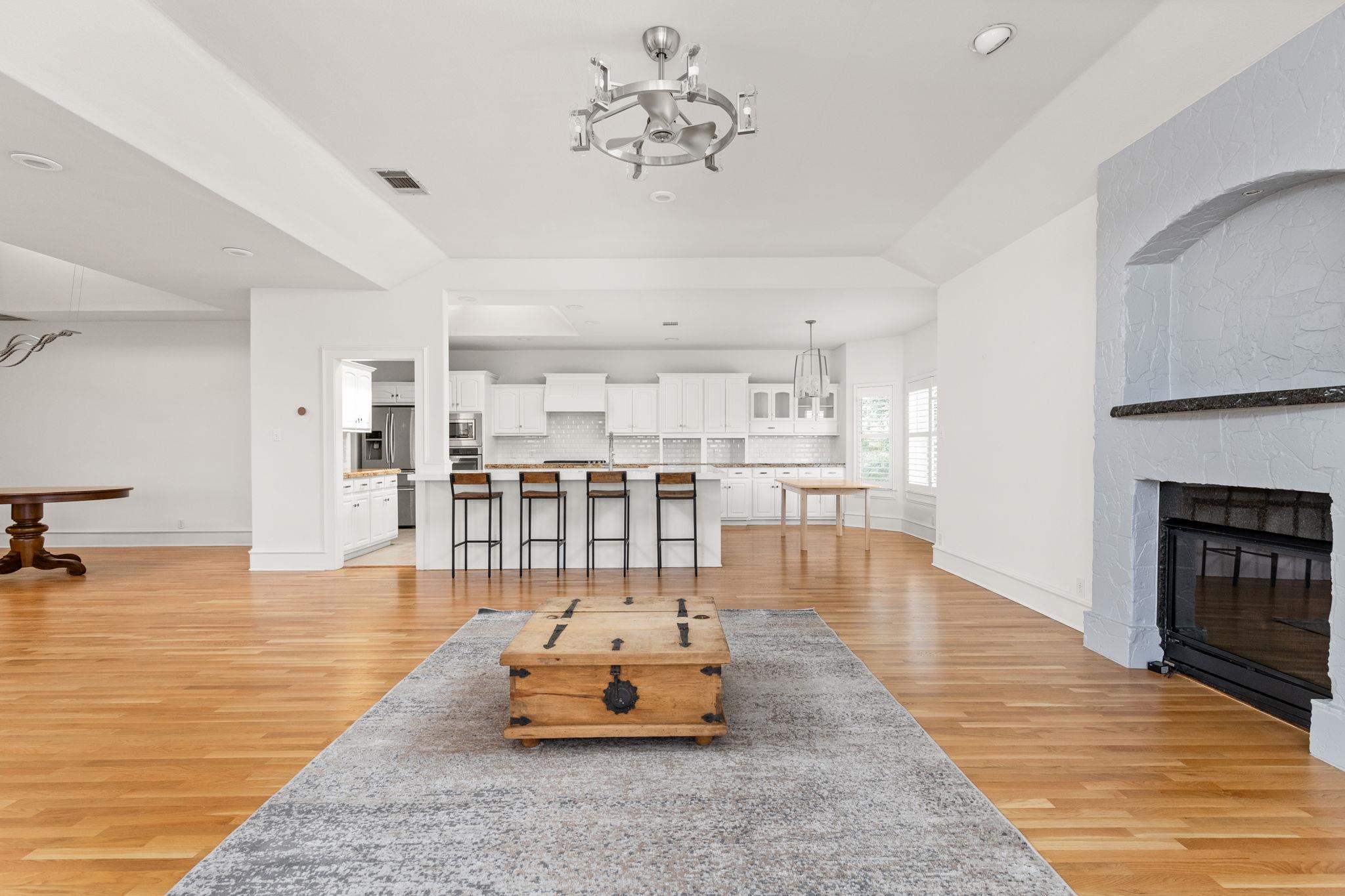 1228 Challenger, Lakeway, TX 78734