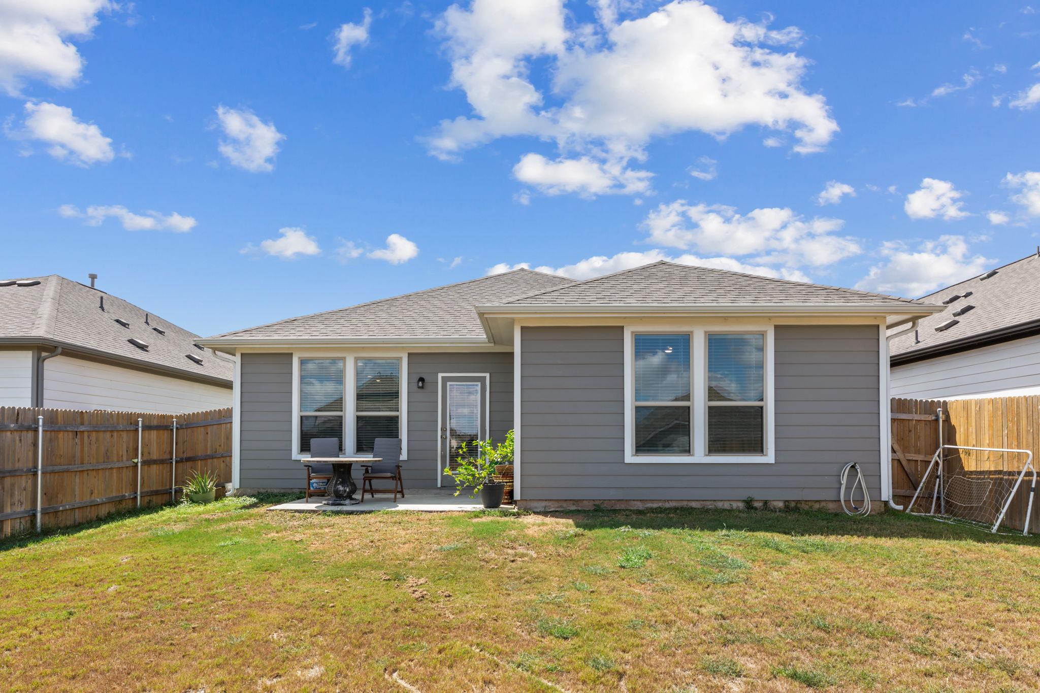 144 Gullivers Dr, Elgin, TX 78621