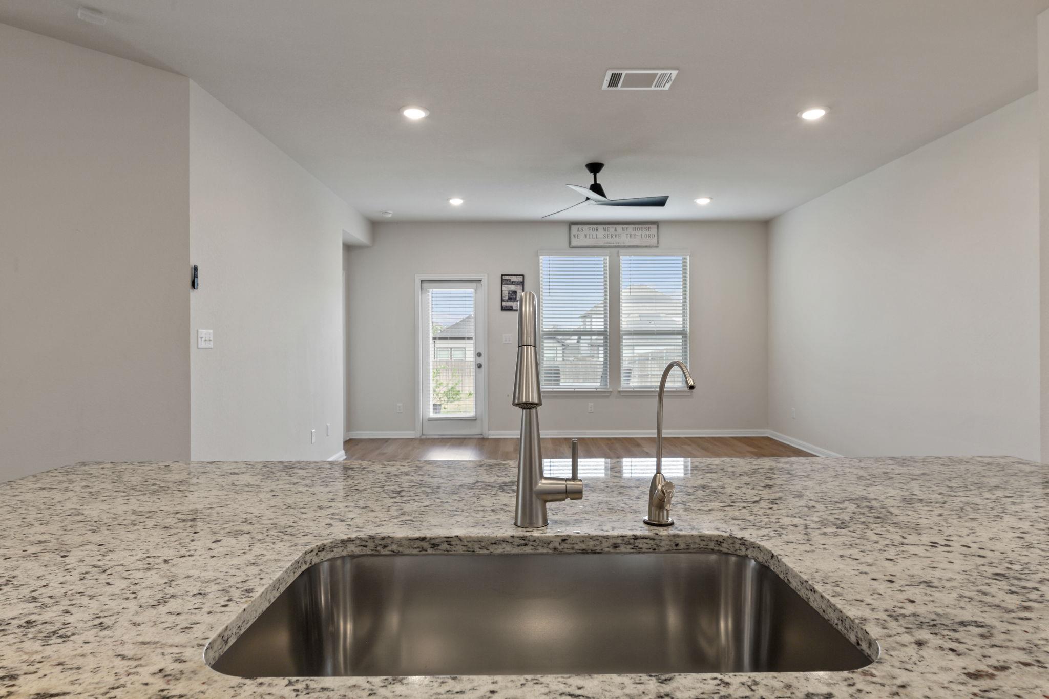 144 Gullivers Dr, Elgin, TX 78621