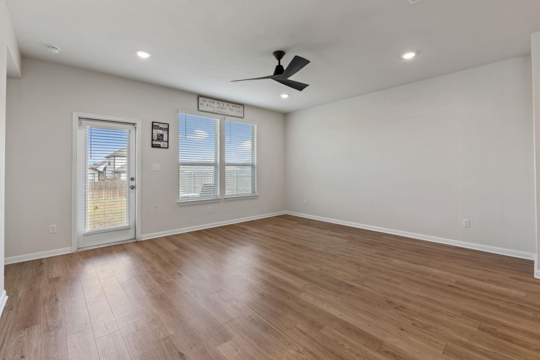 144 Gullivers Dr, Elgin, TX 78621