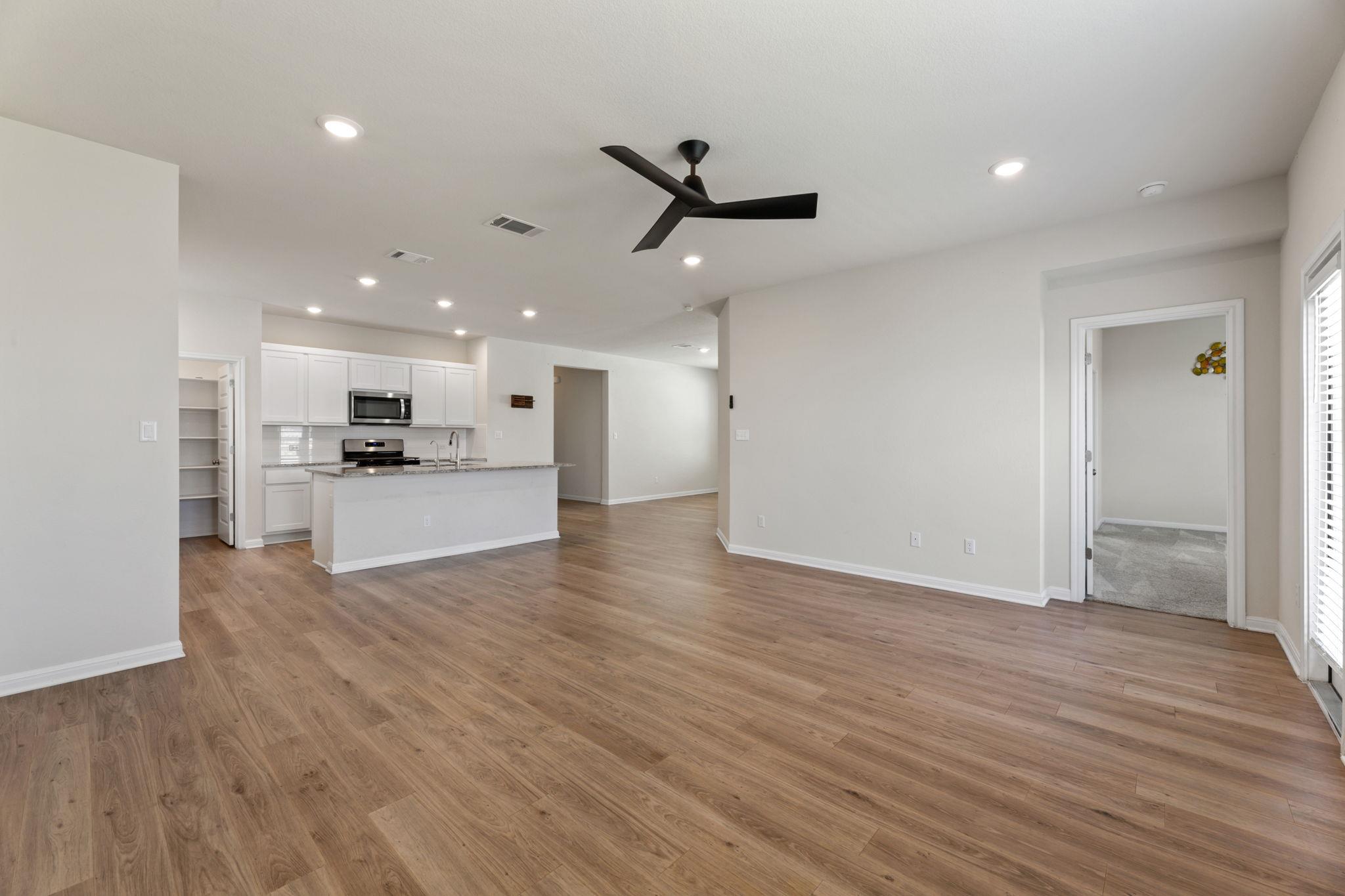 144 Gullivers Dr, Elgin, TX 78621