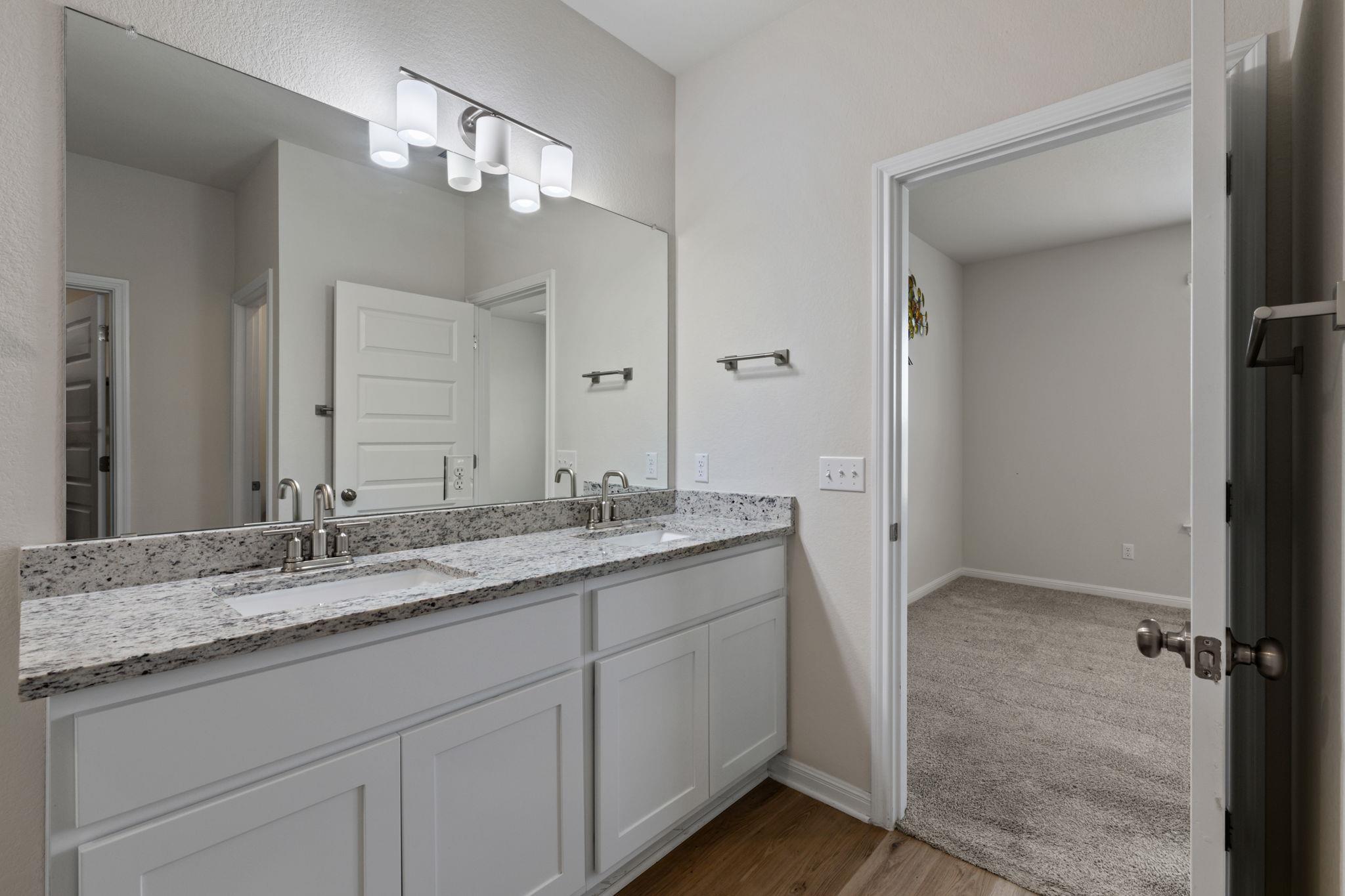 144 Gullivers Dr, Elgin, TX 78621