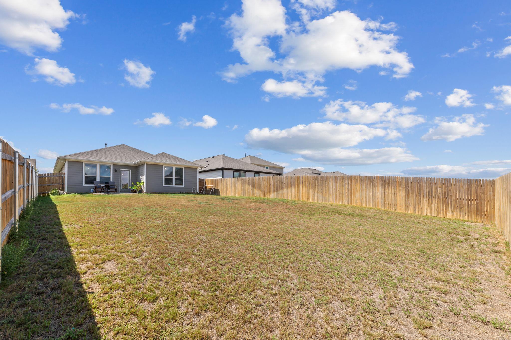 144 Gullivers Dr, Elgin, TX 78621