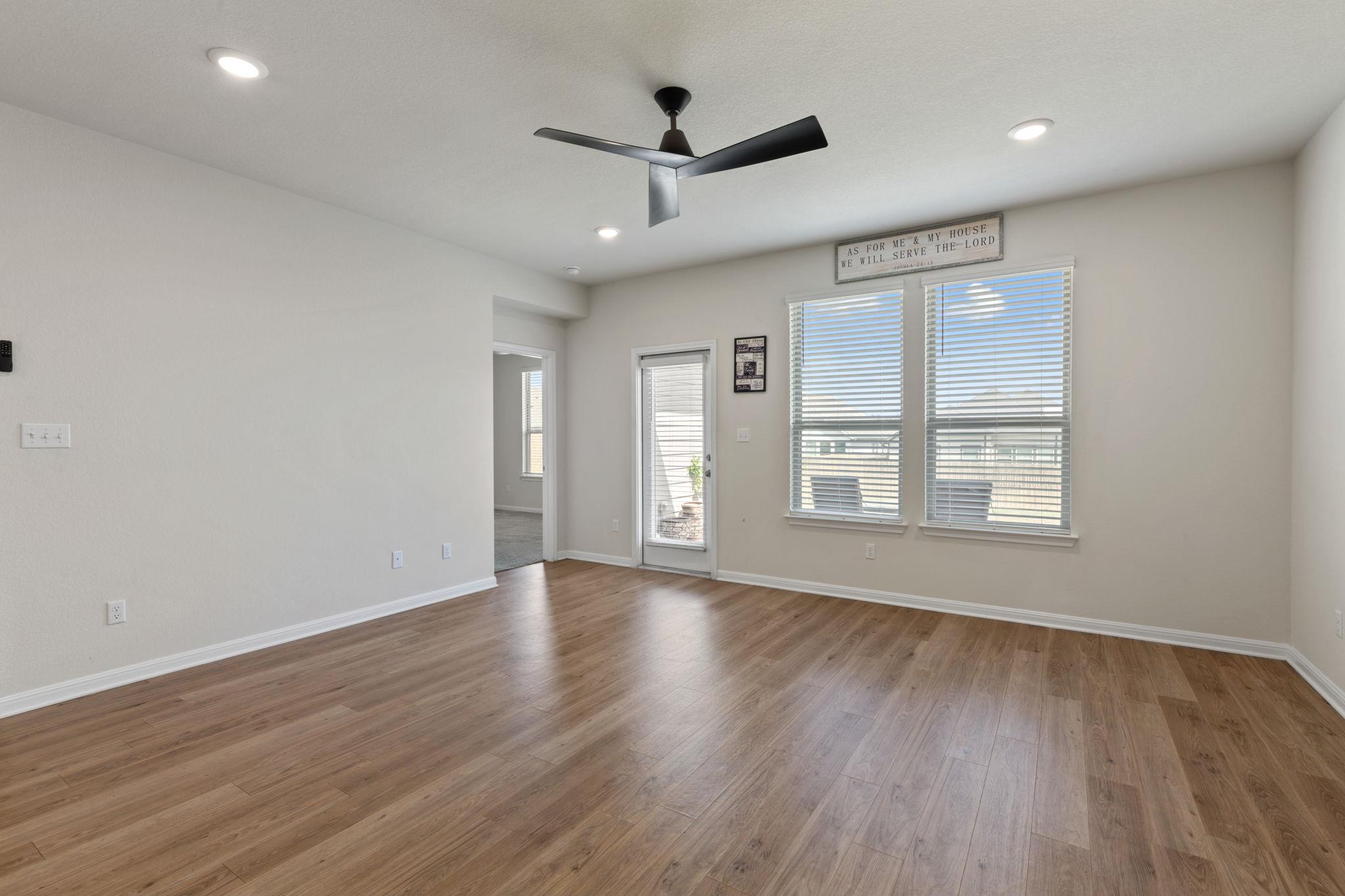 144 Gullivers Dr, Elgin, TX 78621