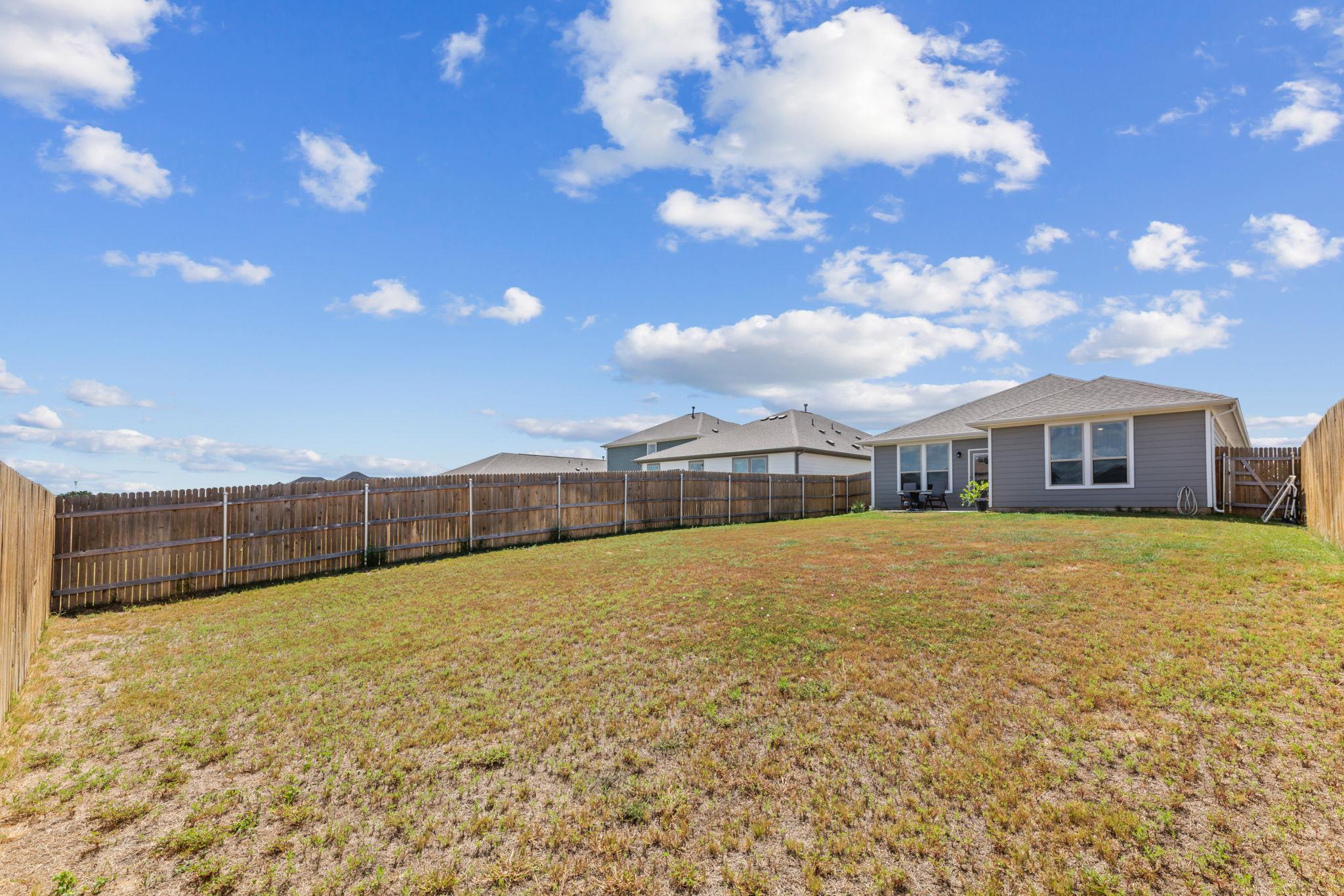 144 Gullivers Dr, Elgin, TX 78621